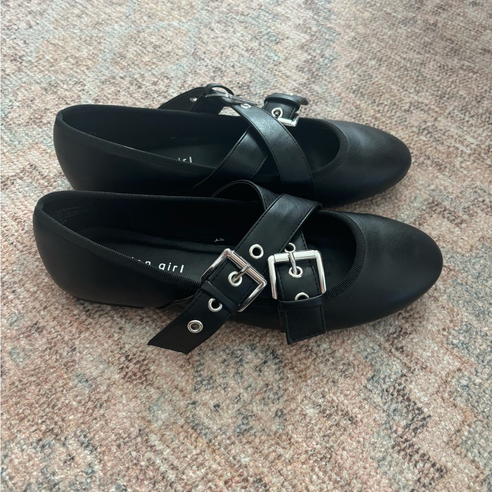 Madden Girl Flats NWOT